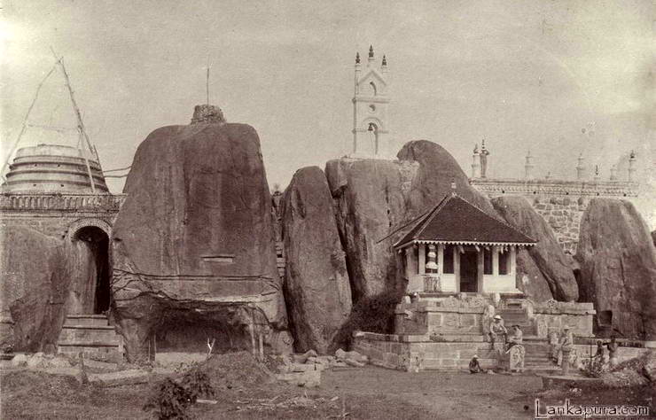 http://lankapura.com/wp-content/gallery/ancient-cities-ruines-and-religious/Isurumuniya%20Rock%20Temple%20Anuradhapura%20c_1809%20.jpg
