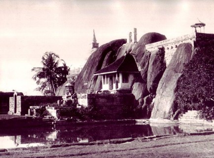 Isurumuniya Rock Temple,  Anuradhapura Ceylon 1900s