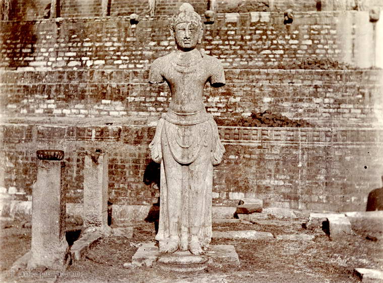 30 stone figure of king dutugemuna