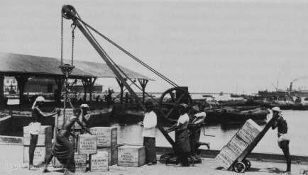 crane being use to dispatch Tea 1885