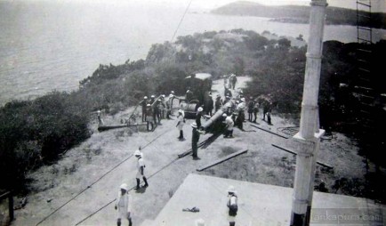 Mounting a naval gun at trincomalee